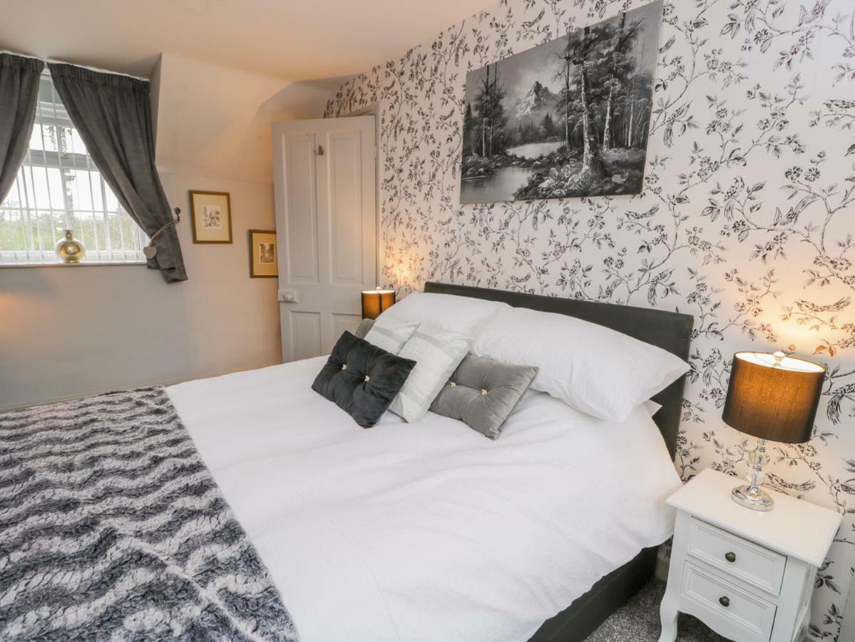 11A High Street Villa สการ์โบโรห์ ภายนอก รูปภาพ